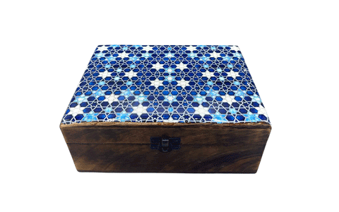 Kaste ar glazētu keramiku