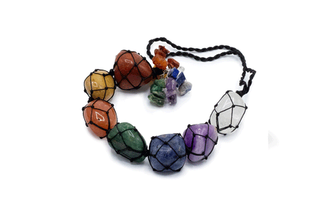 Dekors ar čakru akmentiņiem