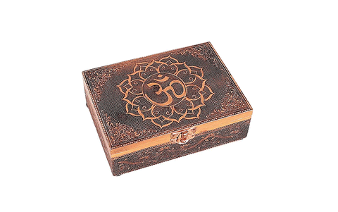 Kaste OM vara krāsā