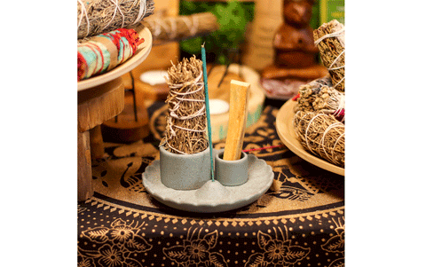 Turētājs smaržkociņiem, palo santo un buntītēm, pelēks